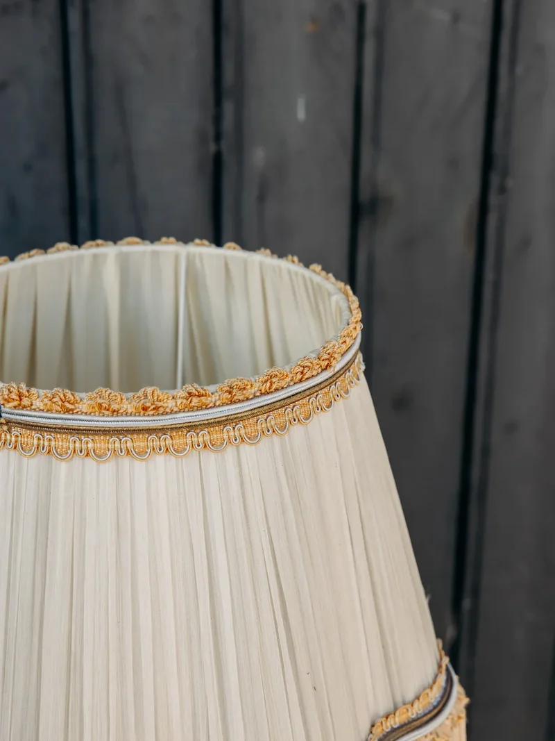 Suzanne, la lampe à franges en bronze N°562