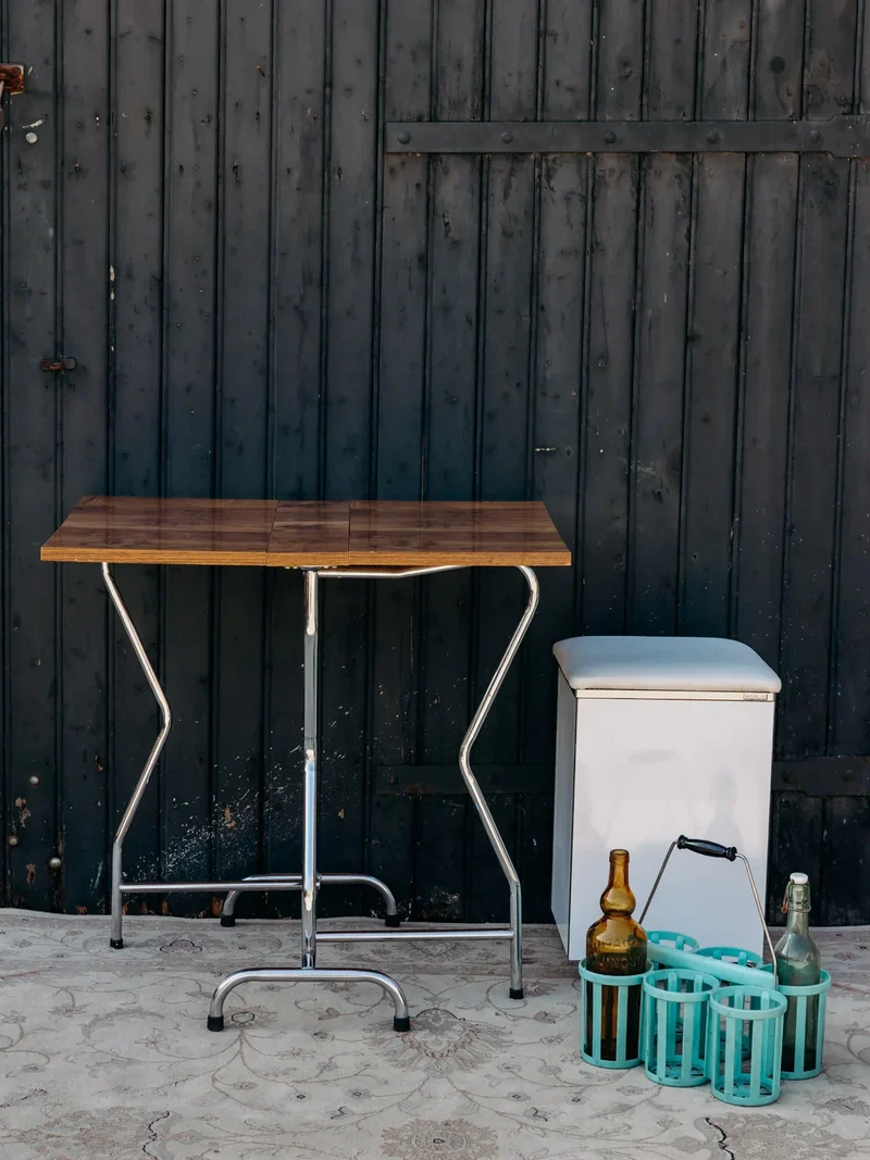 Romy, la table à manger en formica N°1327