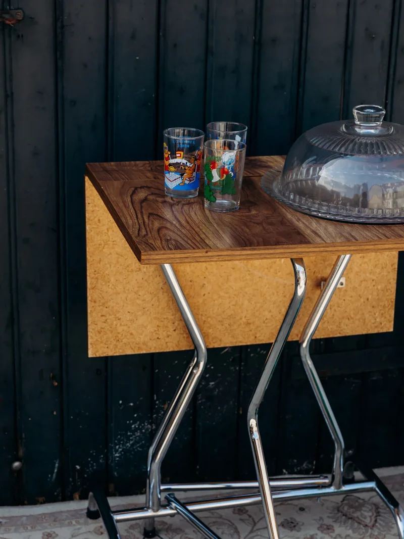 Romy, la table à manger en formica N°1327