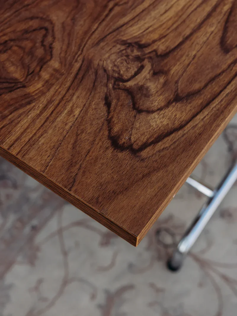 Romy, la table à manger en formica N°1327