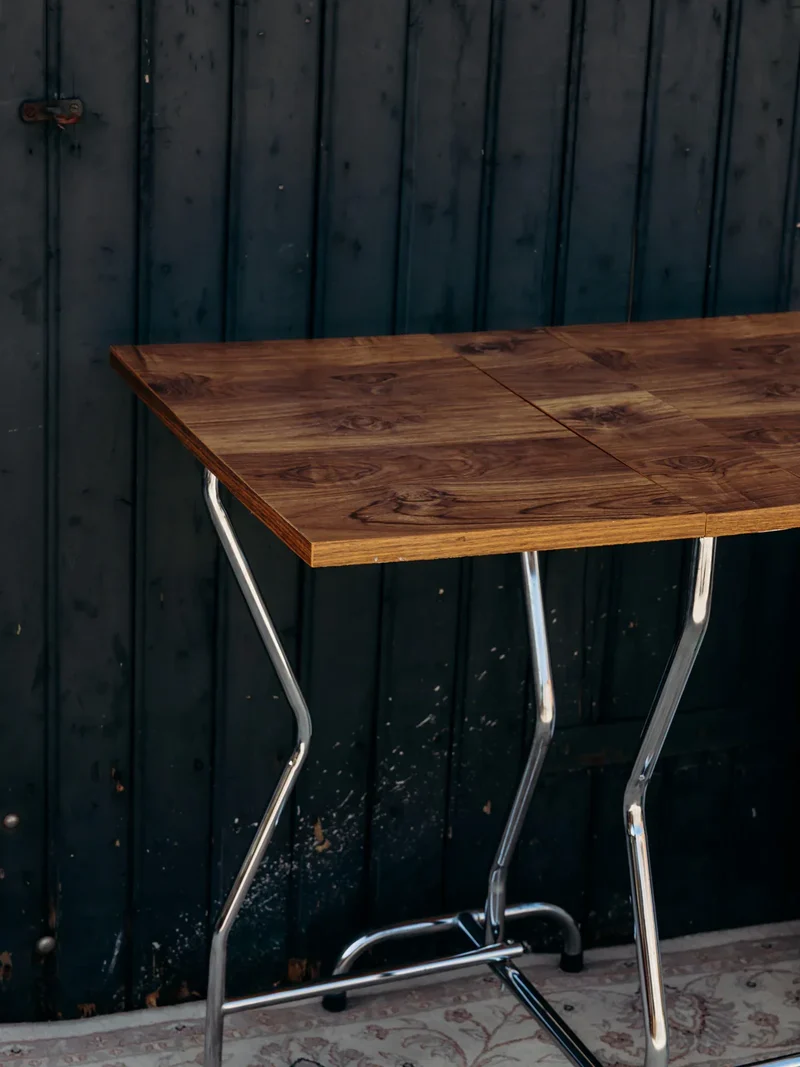 Romy, la table à manger en formica N°1327