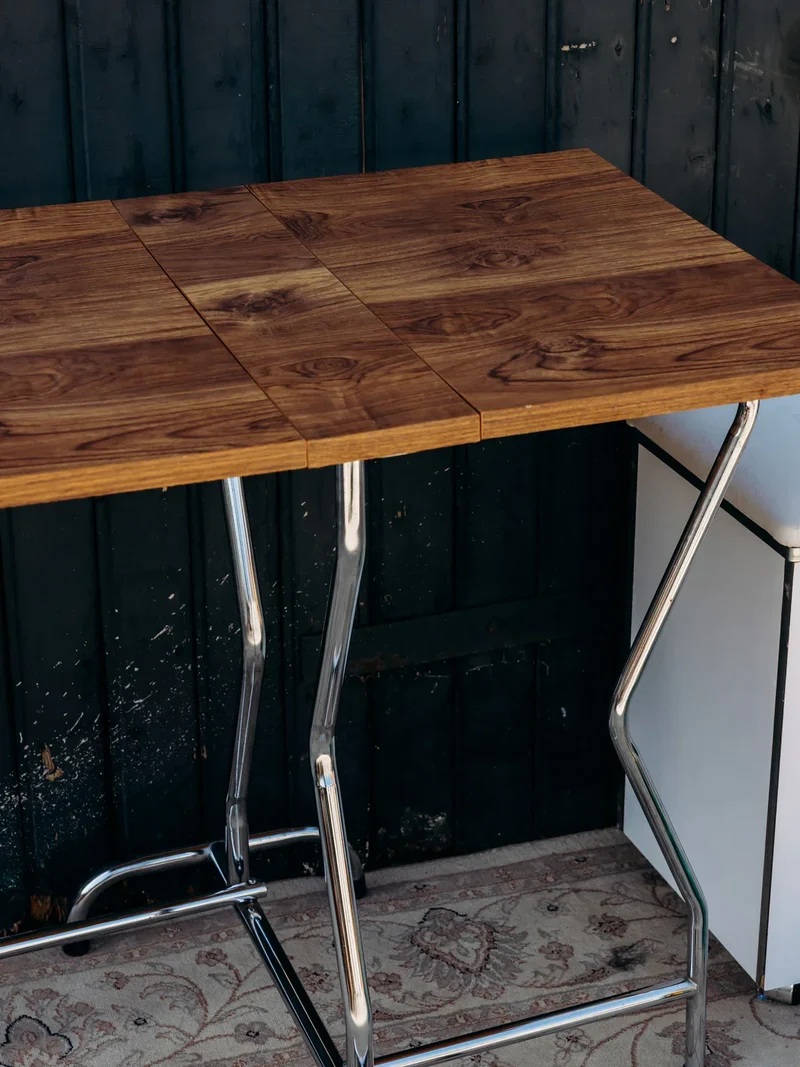 Romy, la table à manger en formica N°1327
