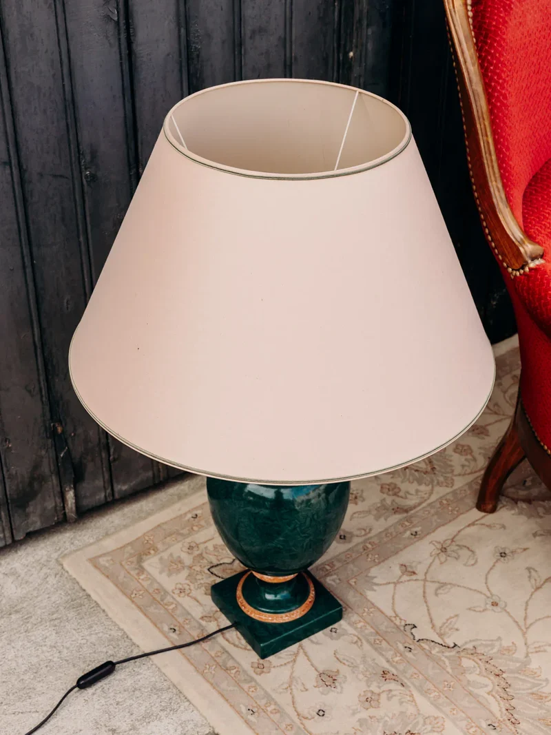 Suzanne, la lampe en céramique vert N°559