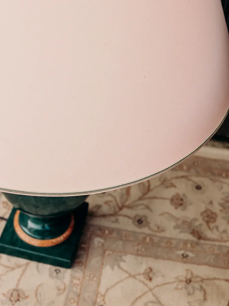 Suzanne, la lampe en céramique vert N°559