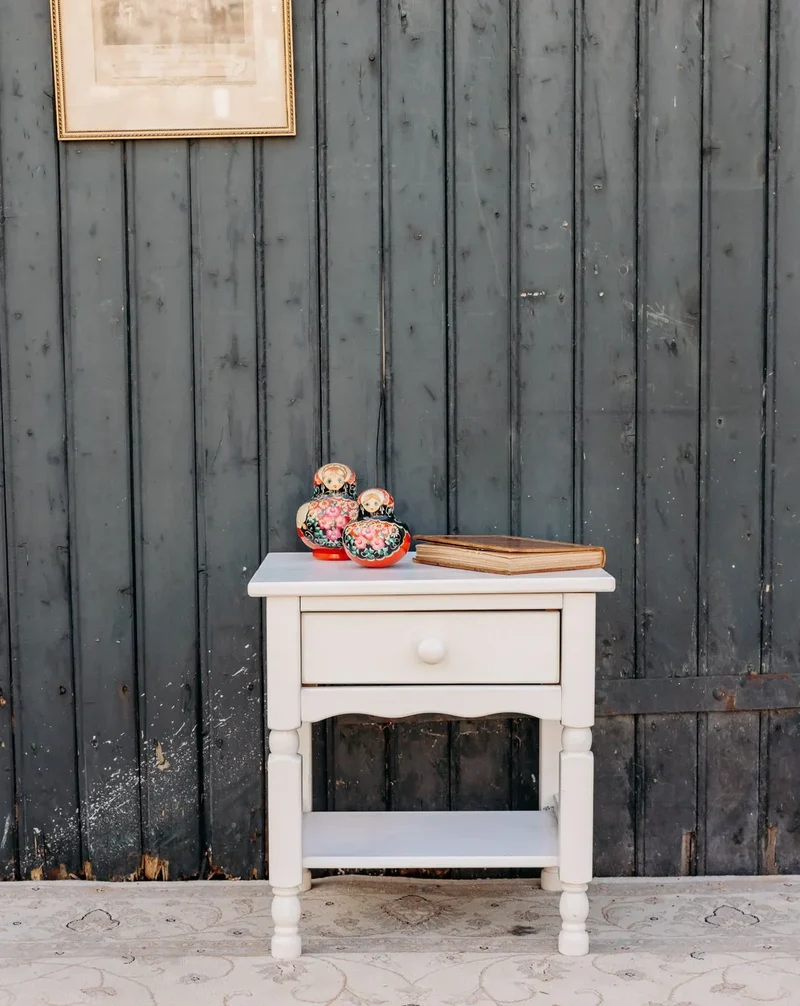 Odile, la petite table de chevet blanche N°1327