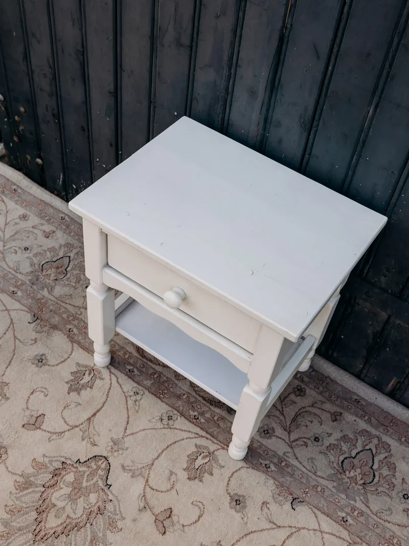 Odile, la petite table de chevet blanche N°1327
