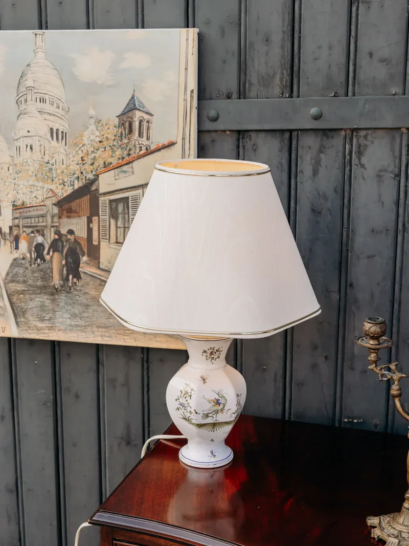 Suzanne, la lampe en céramique ornée d'un oiseau N°557