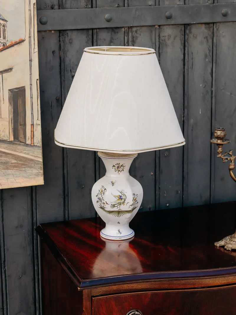 Suzanne, la lampe en céramique ornée d'un oiseau N°557