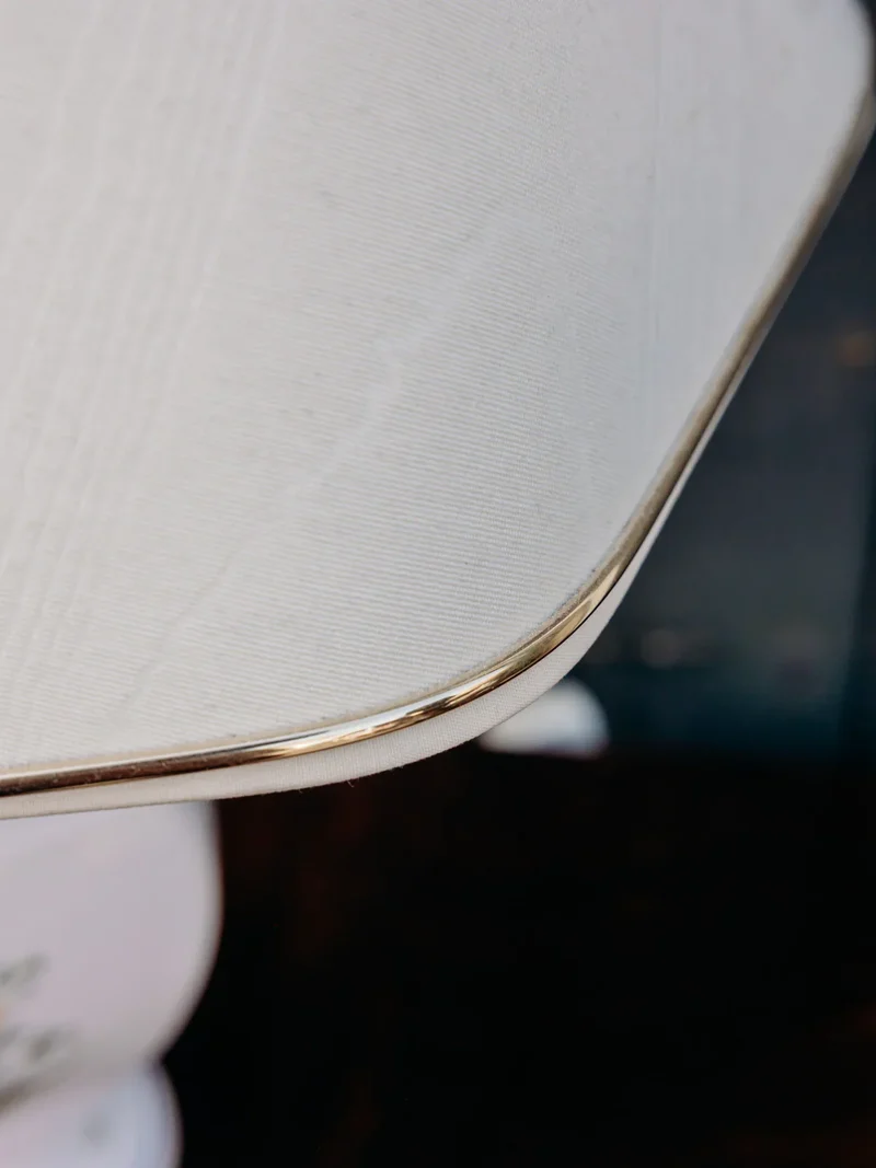 Suzanne, la lampe en céramique ornée d'un oiseau N°557