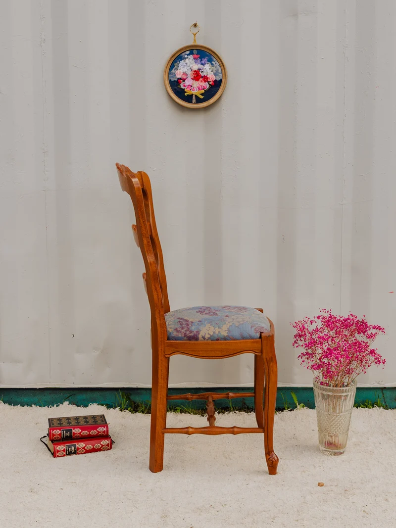 Claude, la chaise en bois et tissu à motifs N°1238