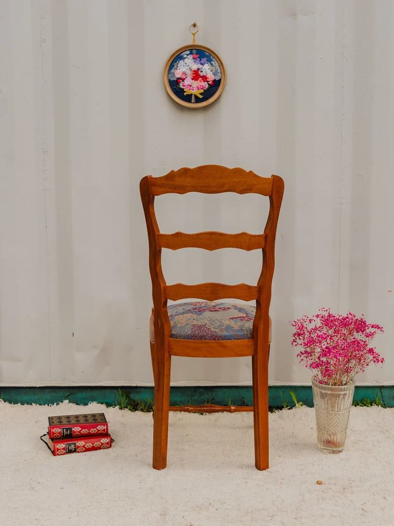 Claude, la chaise en bois et tissu à motifs N°1238