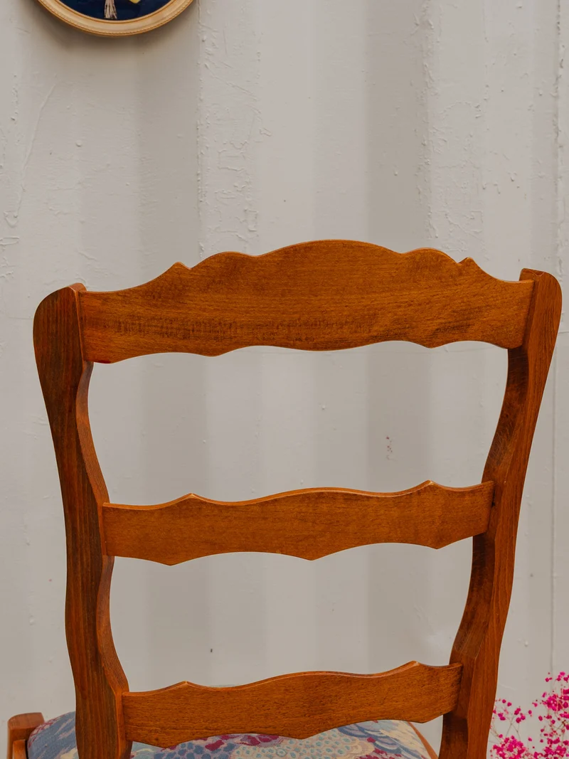 Claude, la chaise en bois et tissu à motifs N°1238