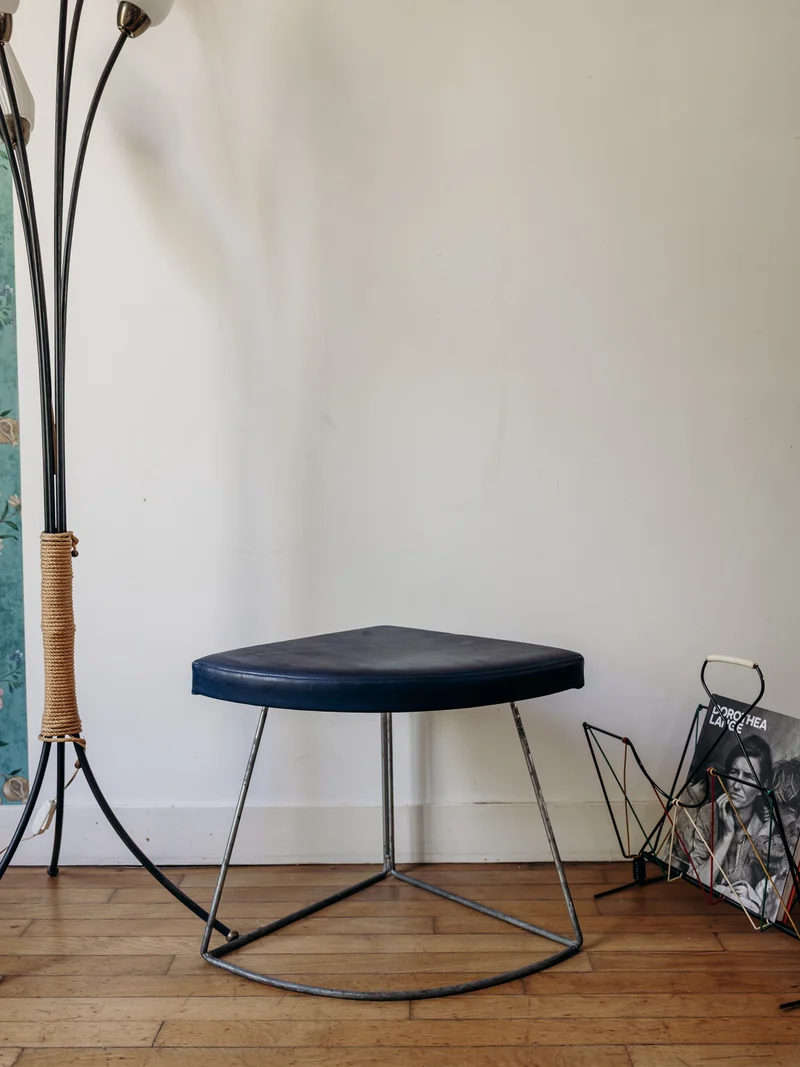 Axel, le tabouret en skaï bleu N°659