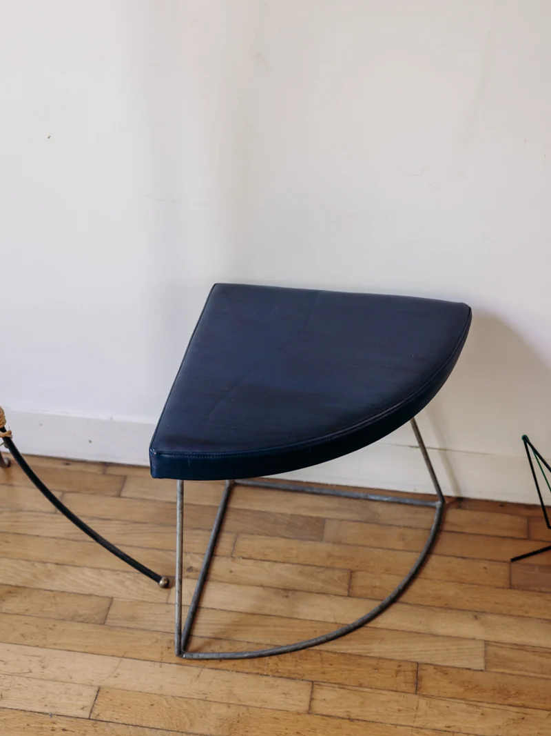 Axel, le tabouret en skaï bleu N°659