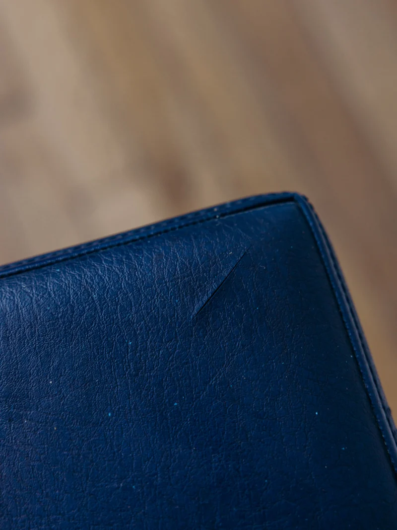 Axel, le tabouret en skaï bleu N°659