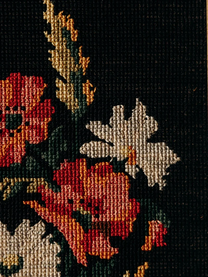 Nina, la toile brodée fleuri N°395