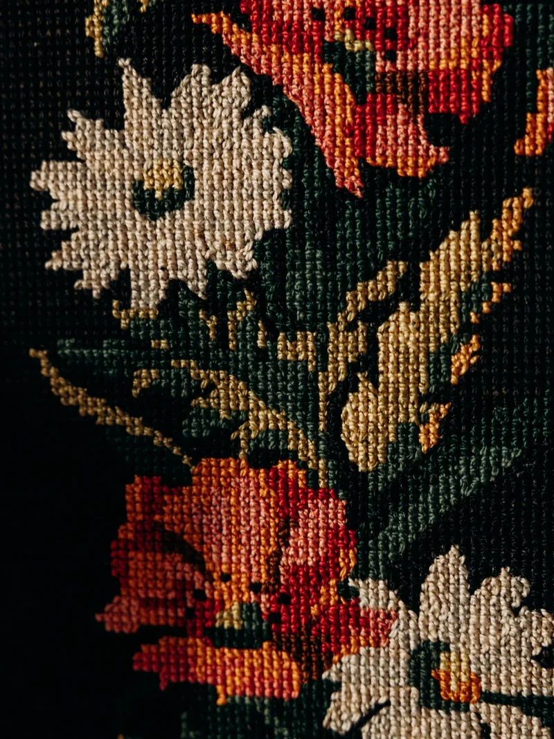 Nina, la toile brodée fleuri N°395