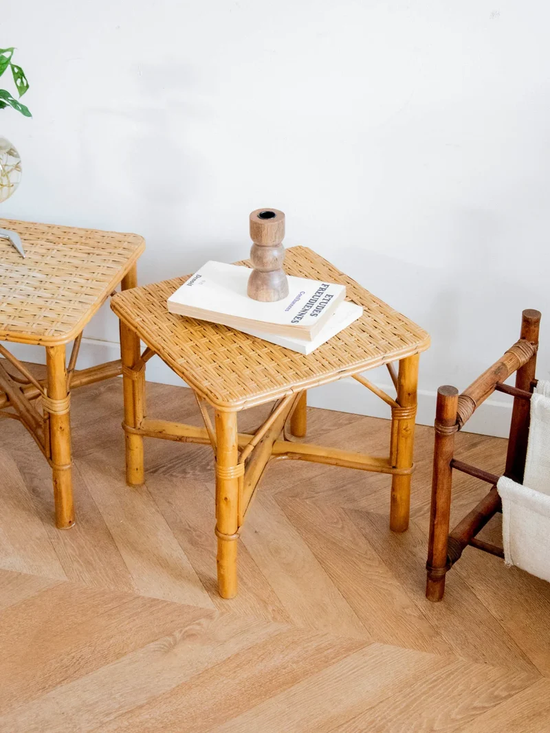 Francine, la table d'appoint en rotin N°884