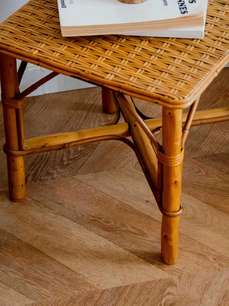 Francine, la table d'appoint en rotin N°884
