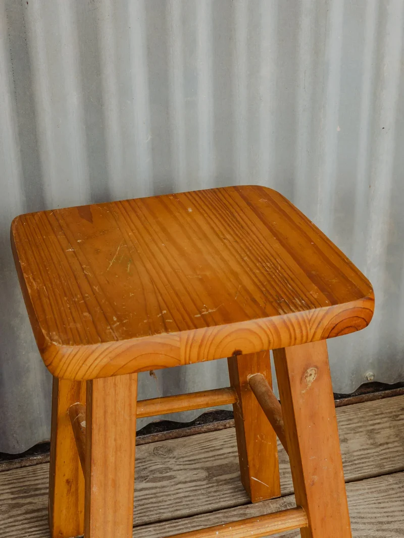 Regis, le tabouret en bois N°1335