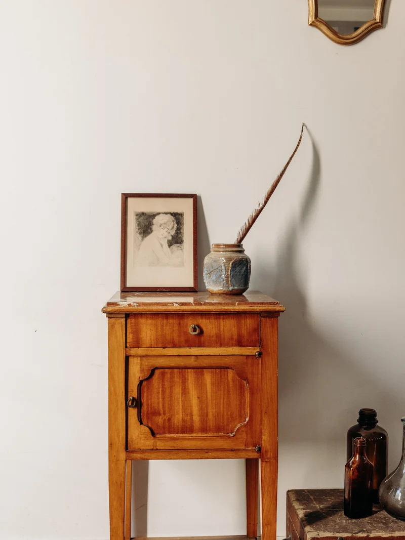 Odile, la table de chevet en bois et marbre N°1306