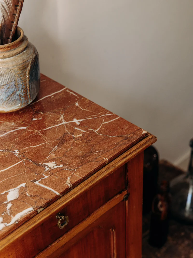 Odile, la table de chevet en bois et marbre N°1306