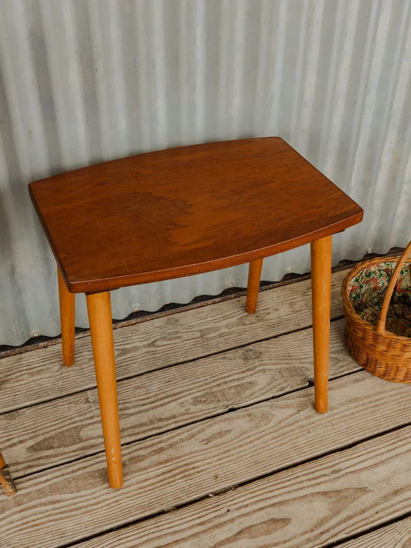 Hanna, la table d'appoint en bois N°1332