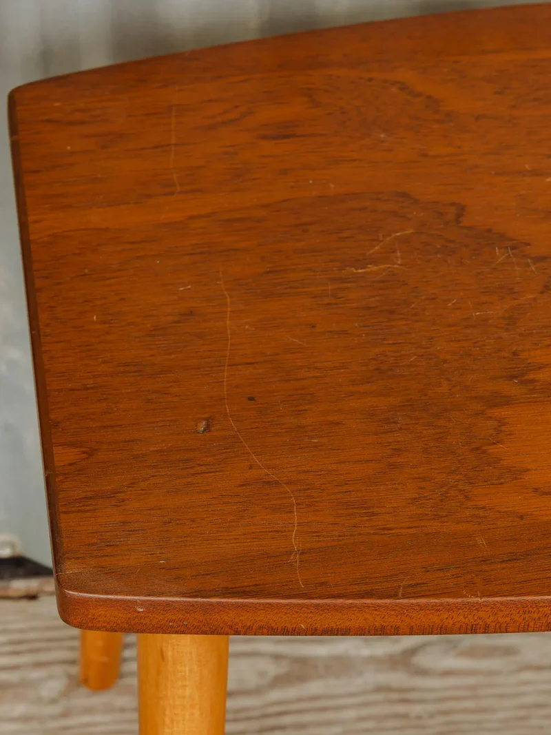 Hanna, la table d'appoint en bois N°1332