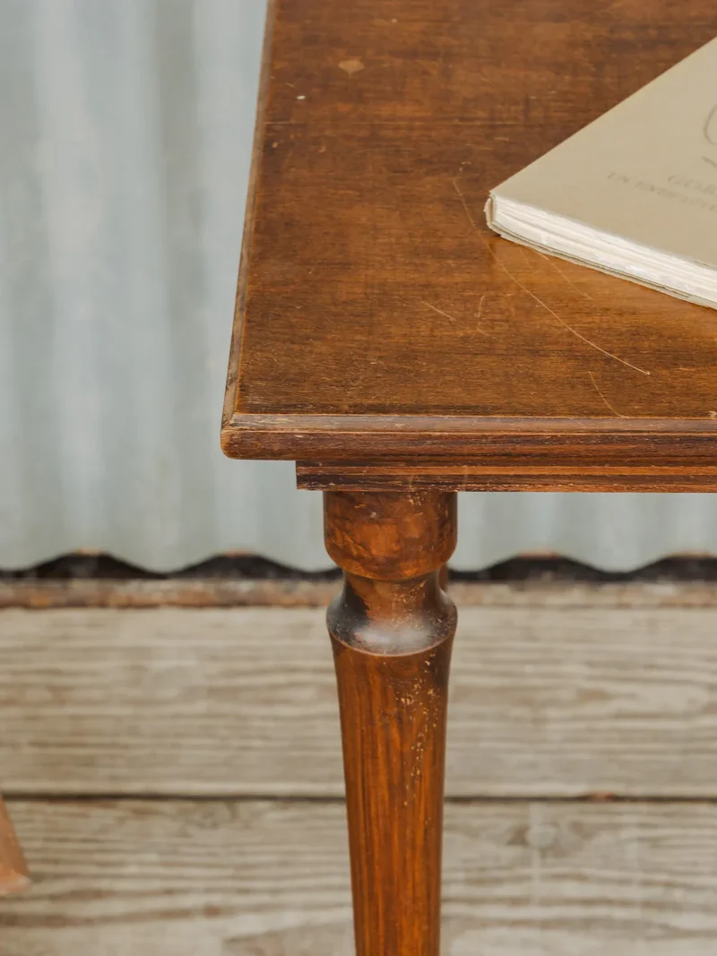 Francine, la table d'appoint en bois N°903