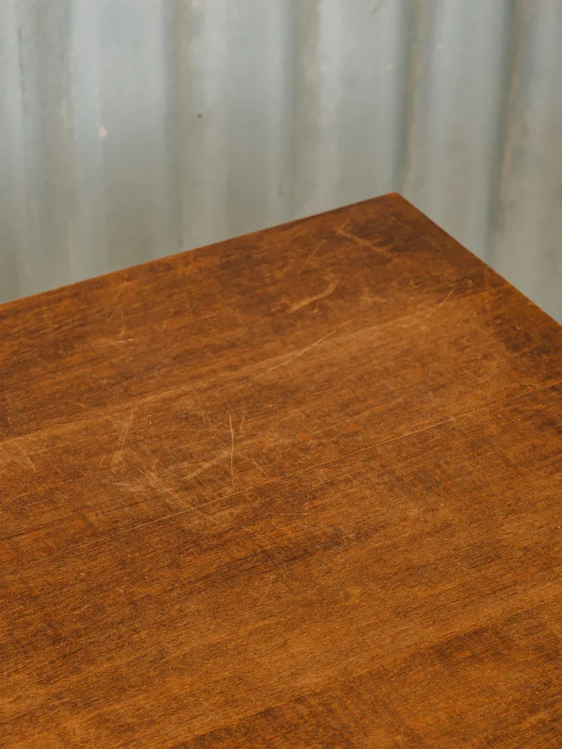 Francine, la table d'appoint en bois N°903