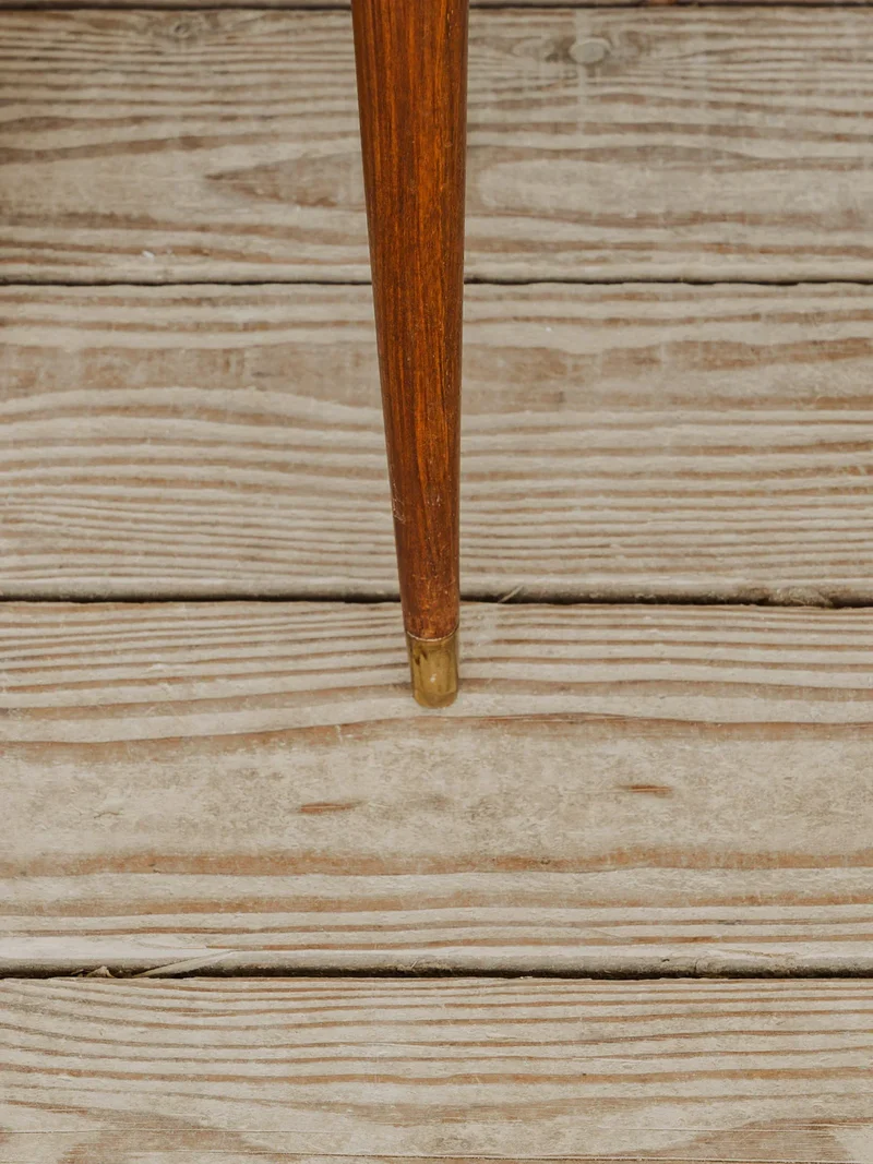 Francine, la table d'appoint en bois N°903