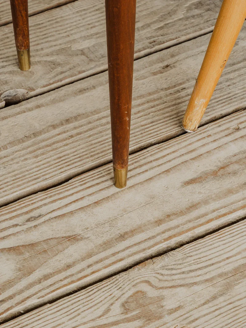 Francine, la table d'appoint en bois N°903