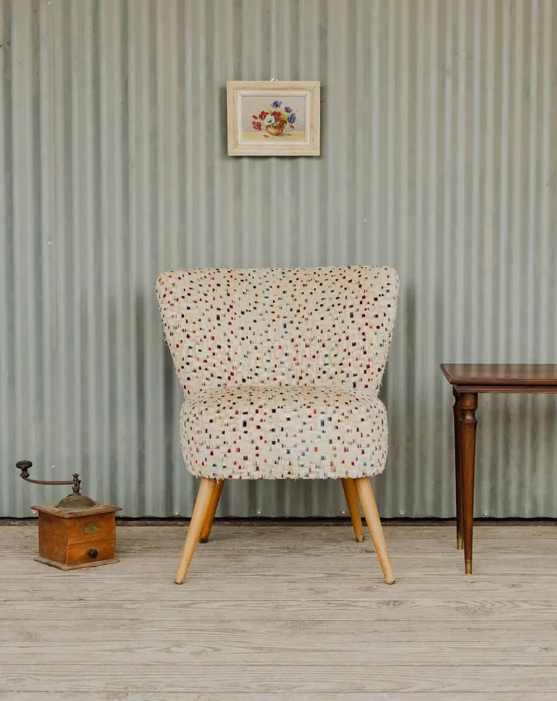 Jakob, le fauteuil en tissu beige coloré N°1207