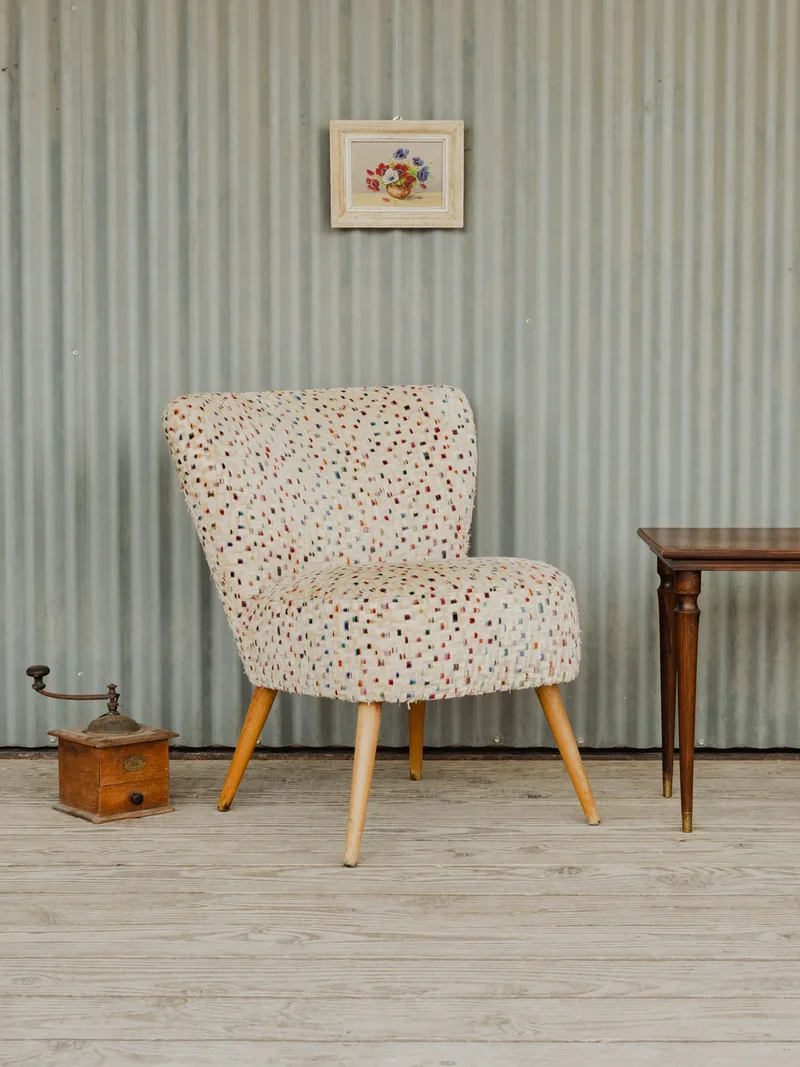 Jakob, le fauteuil en tissu beige coloré N°1207