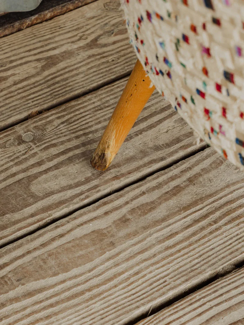 Jakob, le fauteuil en tissu beige coloré N°1207