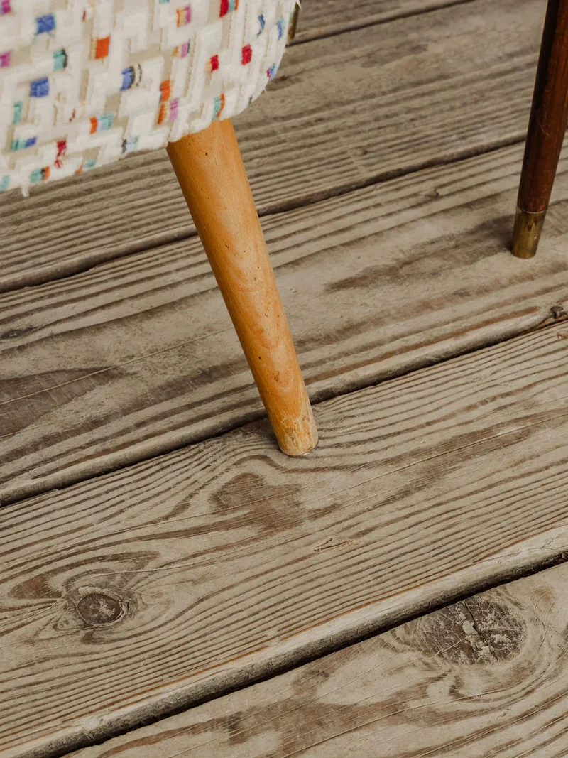 Jakob, le fauteuil en tissu beige coloré N°1207