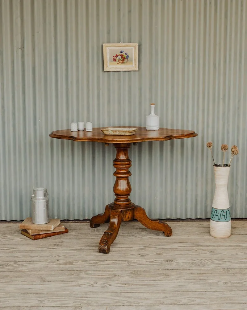 Francine, la table d'appoint en bois N°905