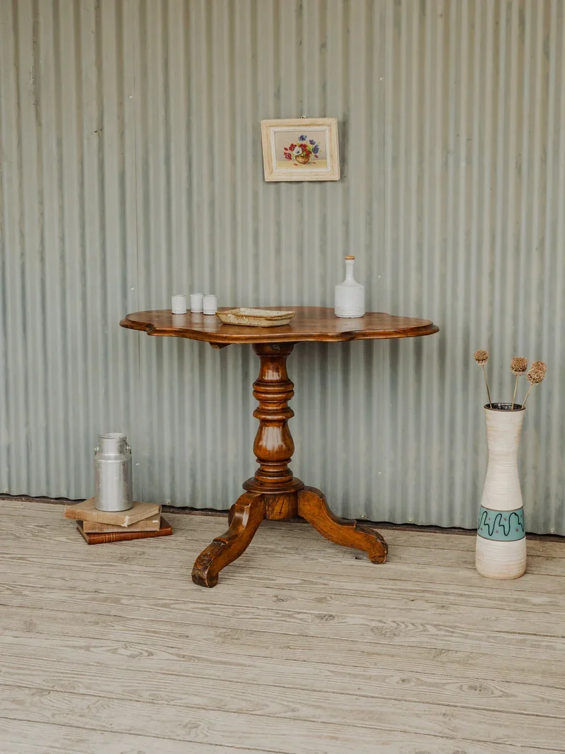 Francine, la table d'appoint en bois N°905