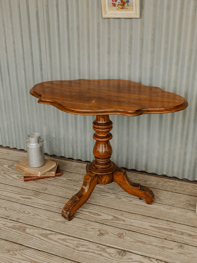 Francine, la table d'appoint en bois N°905