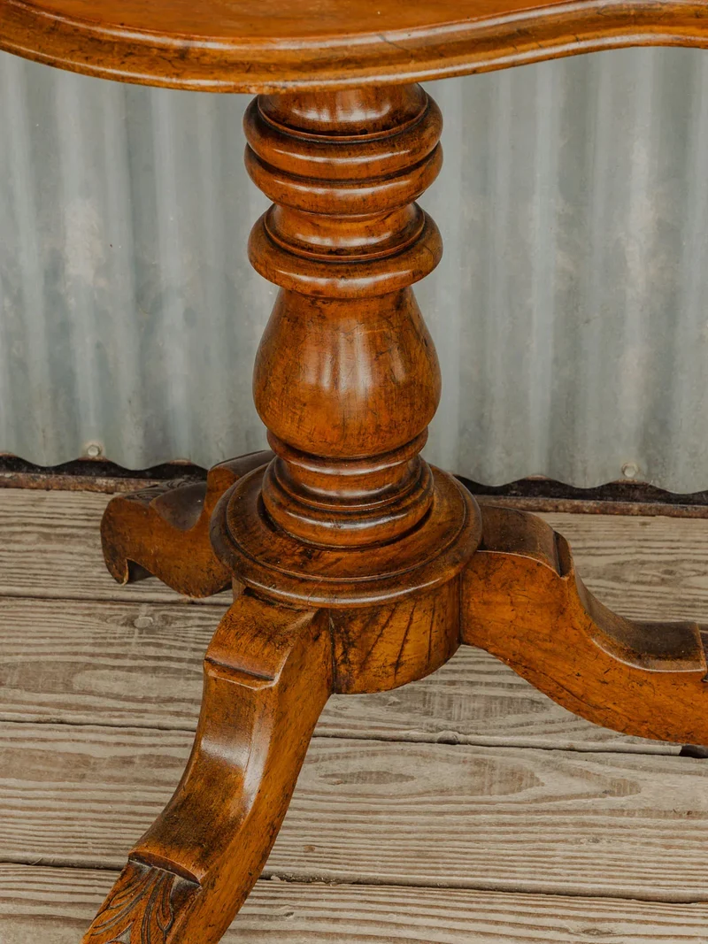 Francine, la table d'appoint en bois N°905