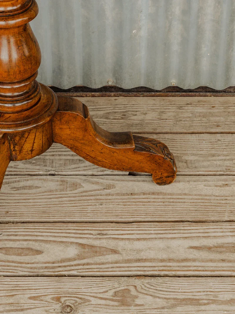 Francine, la table d'appoint en bois N°905