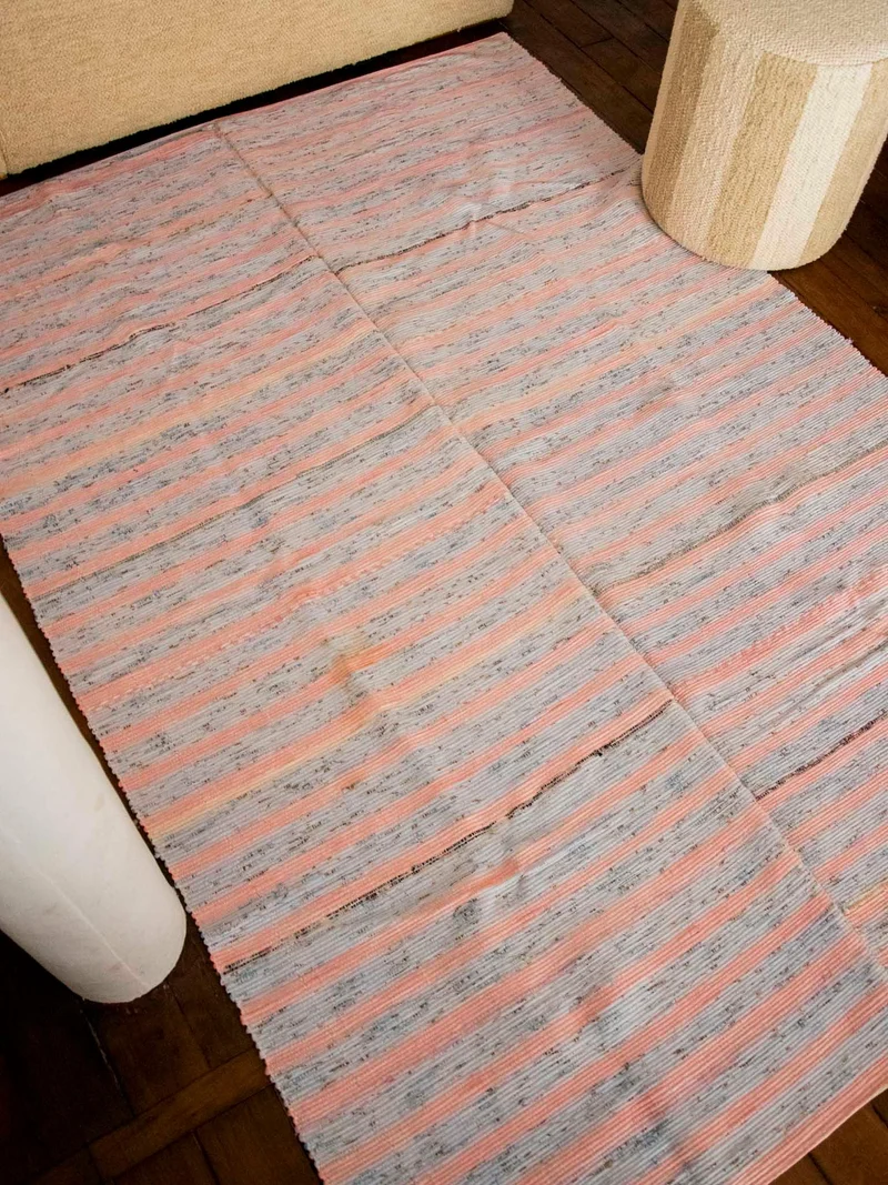 Olivier, le tapis rose et bleu ciel N°113