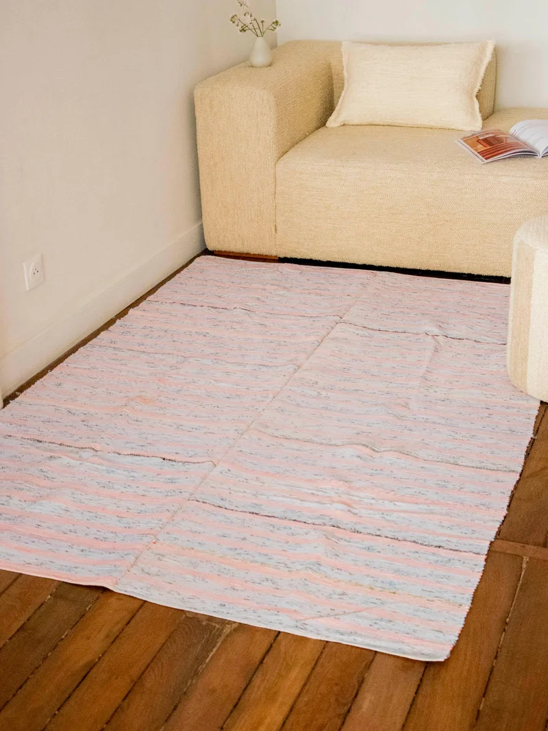 Olivier, le tapis rose et bleu ciel N°113