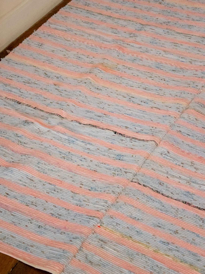 Olivier, le tapis rose et bleu ciel N°113