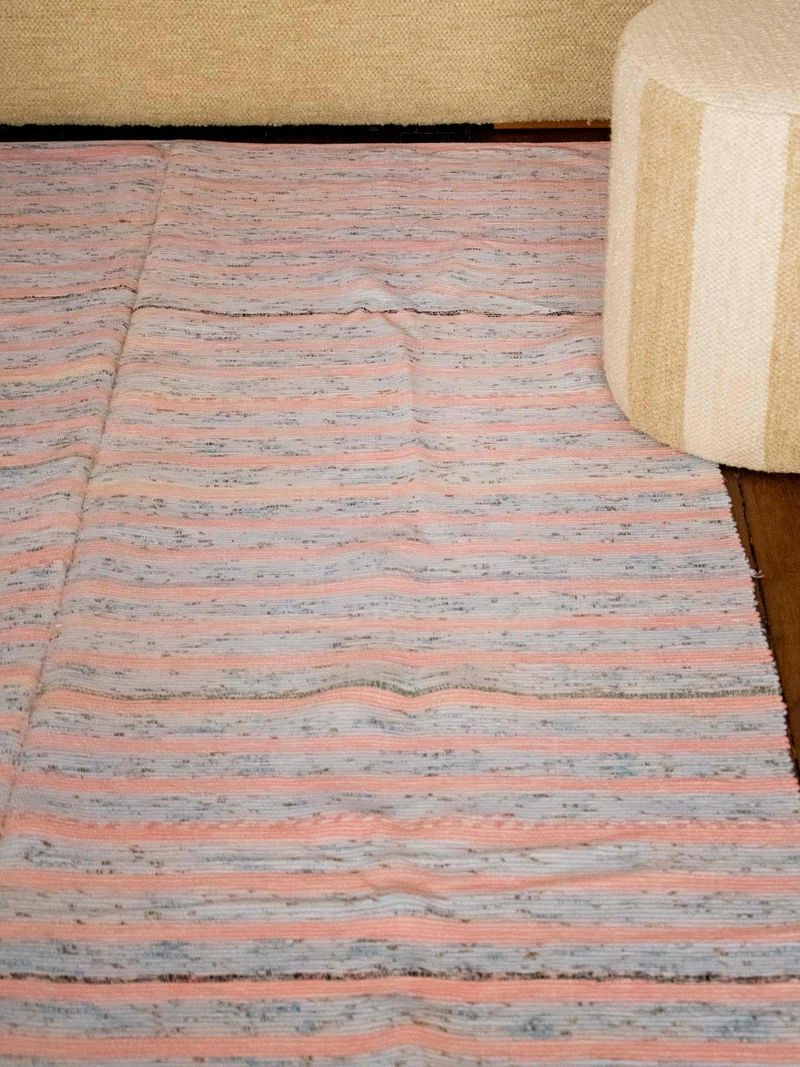 Olivier, le tapis rose et bleu ciel N°113