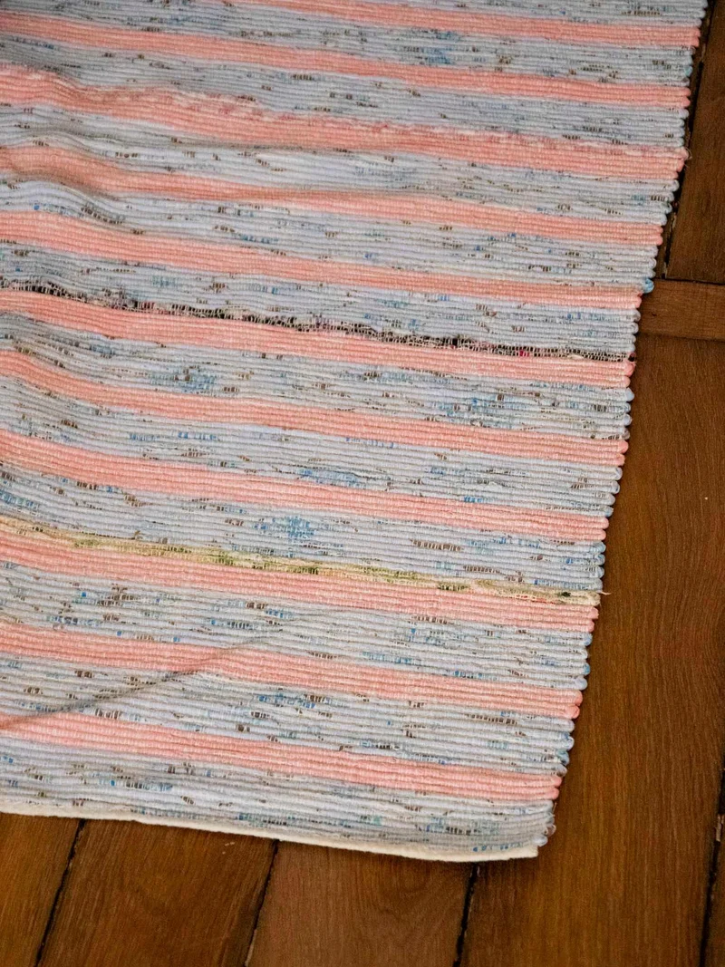 Olivier, le tapis rose et bleu ciel N°113