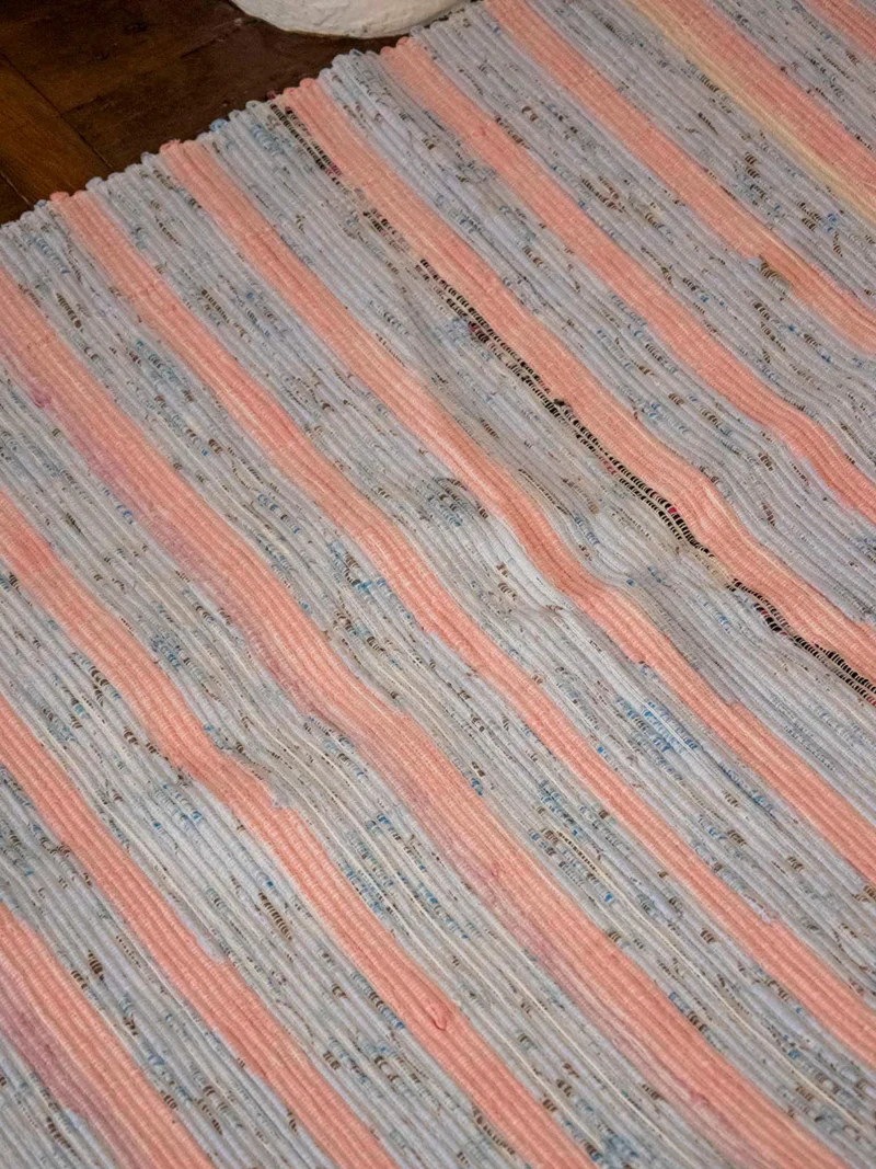 Olivier, le tapis rose et bleu ciel N°113