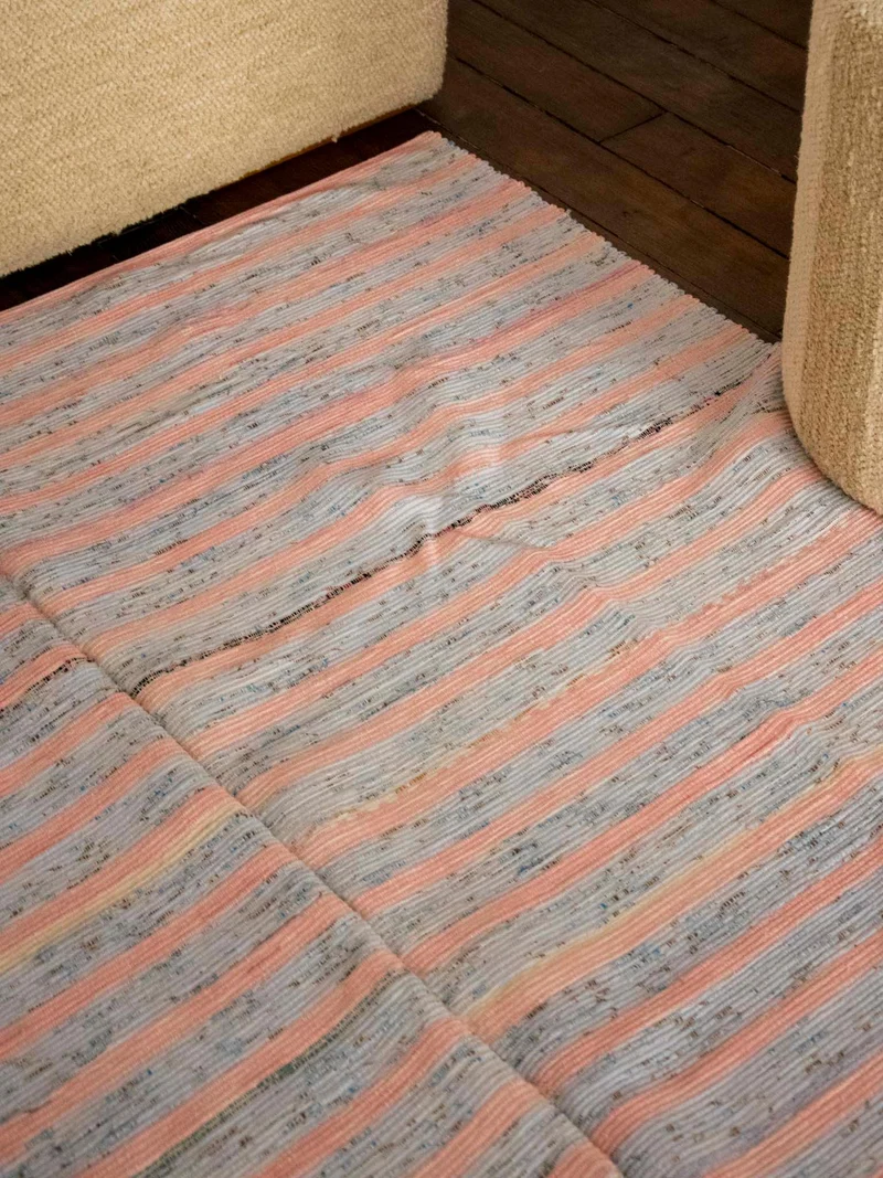 Olivier, le tapis rose et bleu ciel N°113