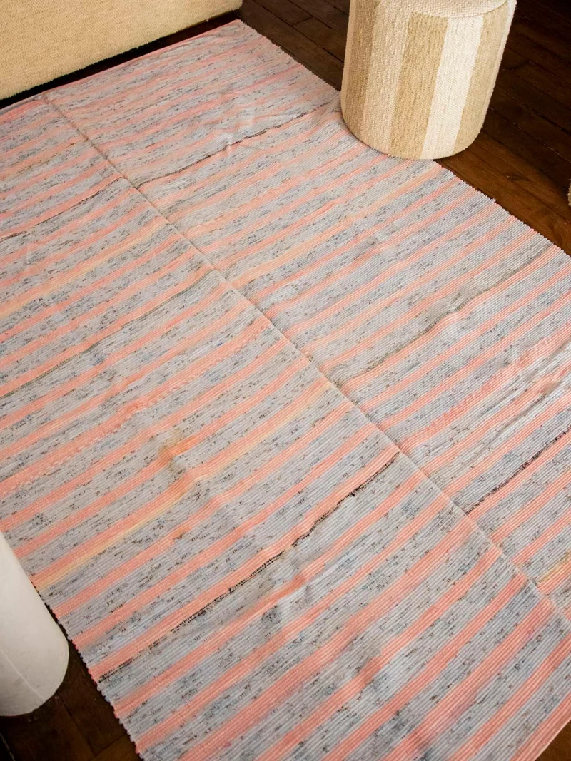 Olivier, le tapis rose et bleu ciel N°113