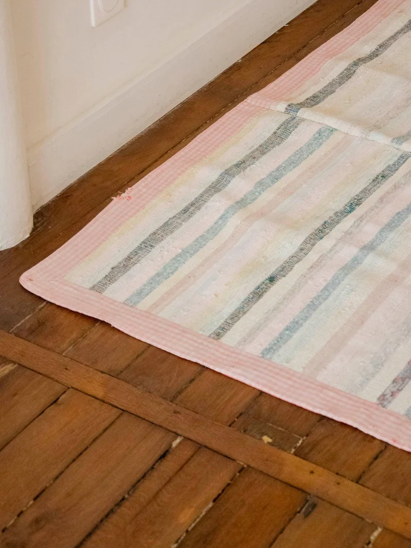 Olivier, le tapis vintage à rayures pastel N°109